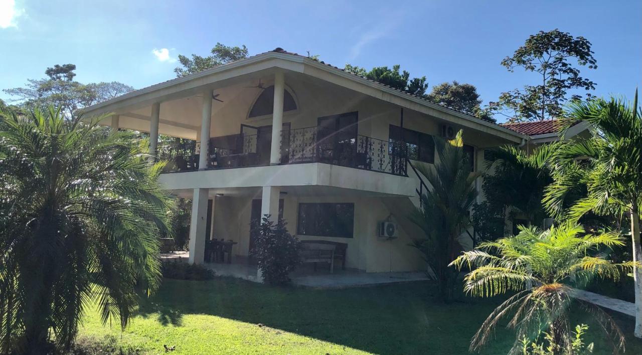 Sol Y Sombra Bed & Breakfast Bocas del Toro Exterior photo