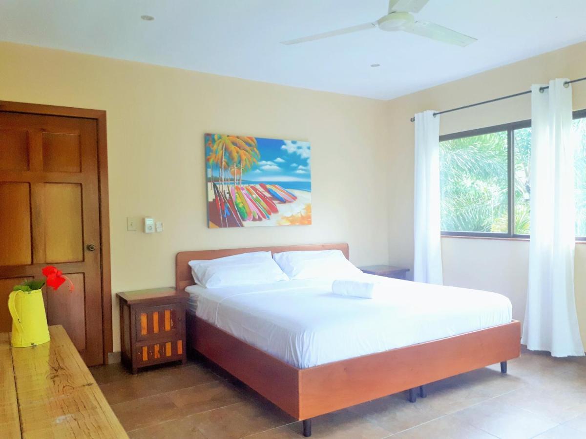 Sol Y Sombra Bed & Breakfast Bocas del Toro Exterior photo