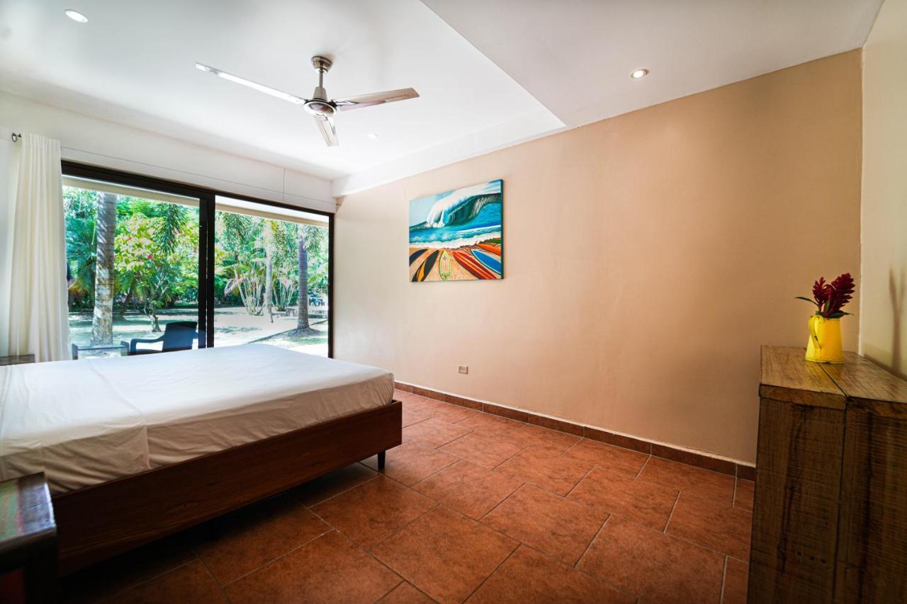 Sol Y Sombra Bed & Breakfast Bocas del Toro Exterior photo