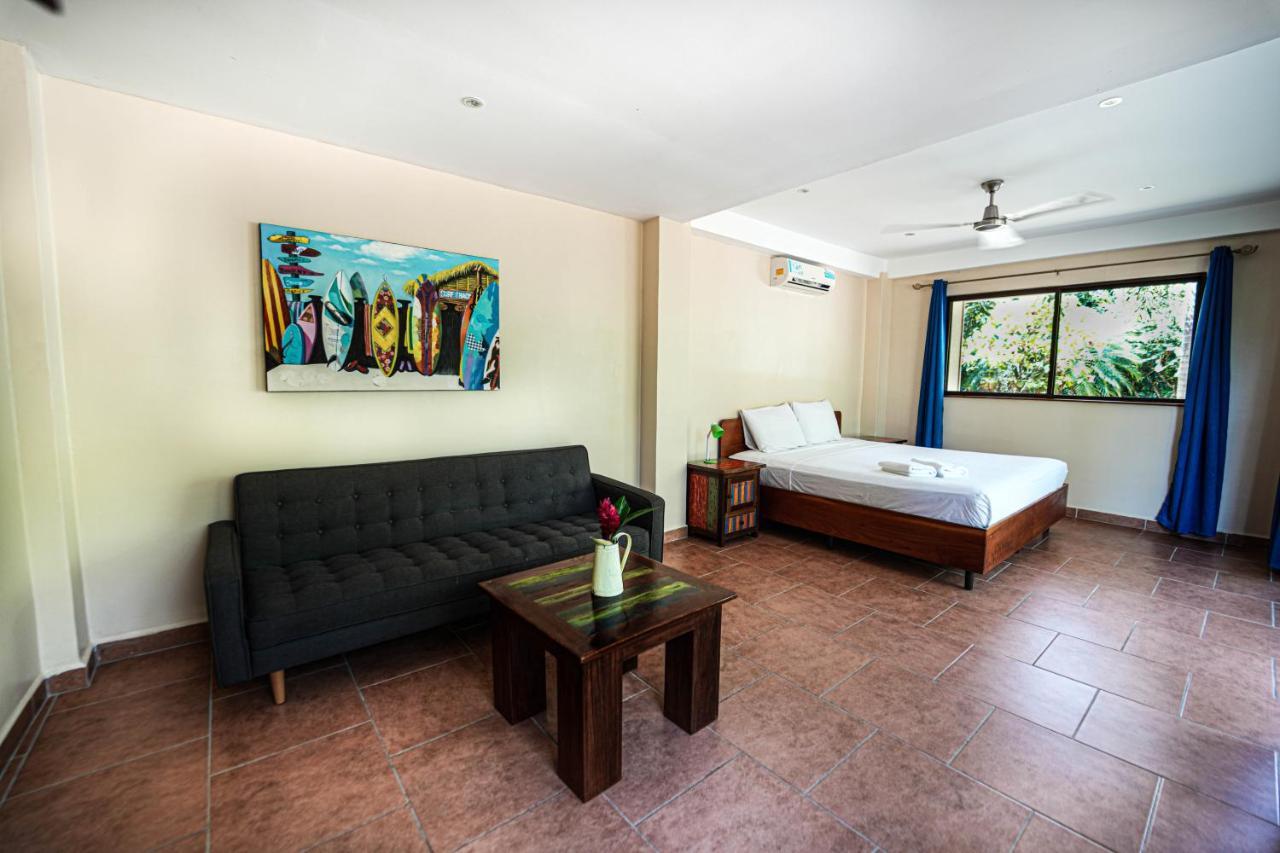 Sol Y Sombra Bed & Breakfast Bocas del Toro Exterior photo